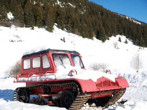 Engin pour circuler dans la neige sur le plateau des Glières