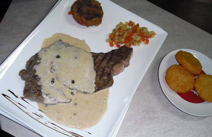 restaurant cuisine traditionnelle savoyarde, repas midi et soir ouvert toute l'année au petit bornand les glières