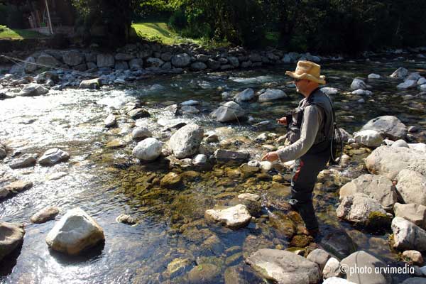 Pêche à la truite Haute Savoie petit Bornand les Glières en été